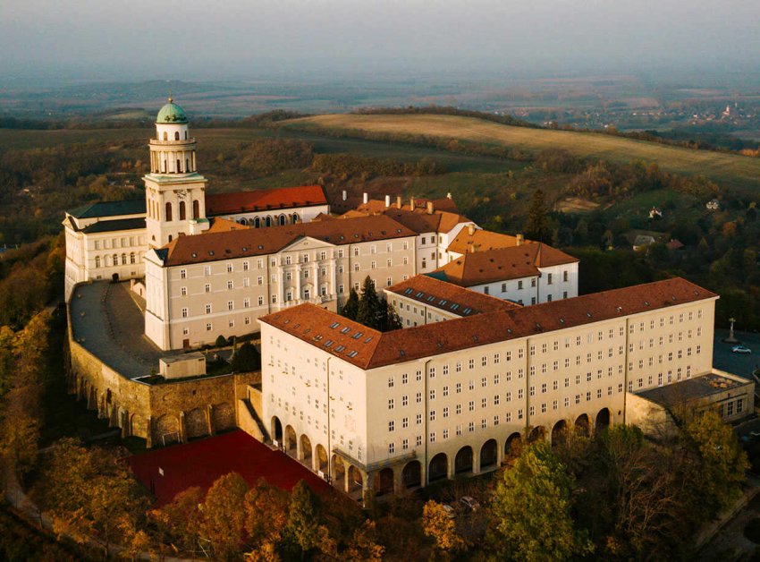 A Pannonhalmi Főapátság története