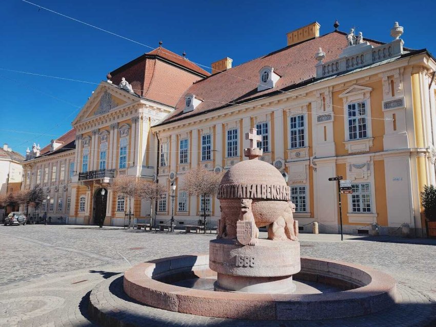Székesfehérvári Országalma és Városház tér