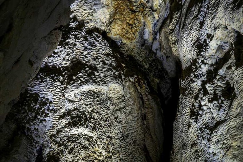 Csákvári-barlang (Báracháza-barlang)