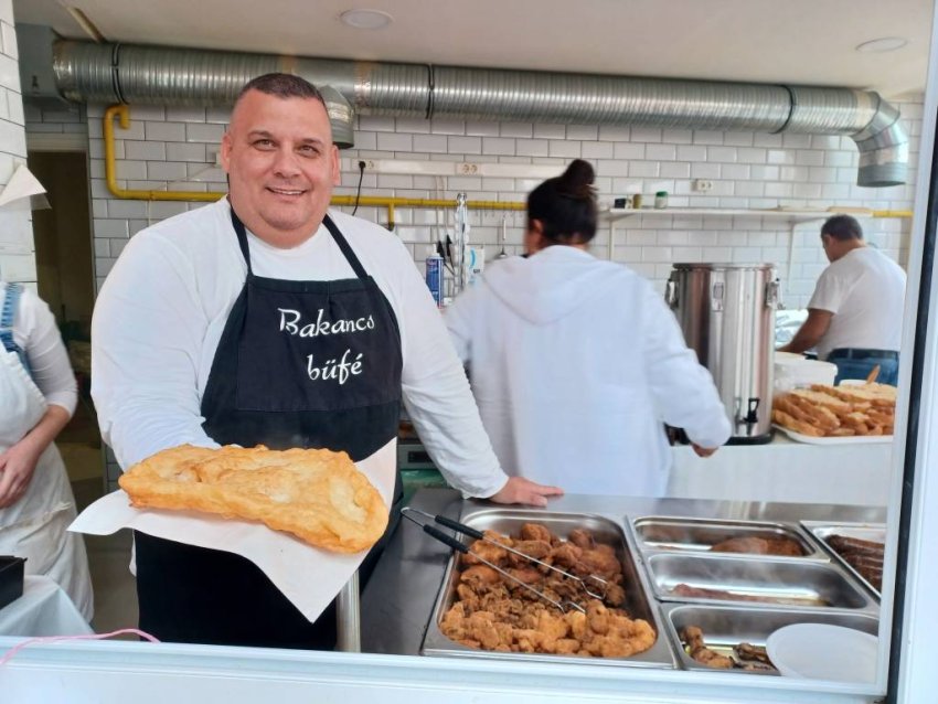 A budapesti büfés, aki senkit sem hagy éhezni