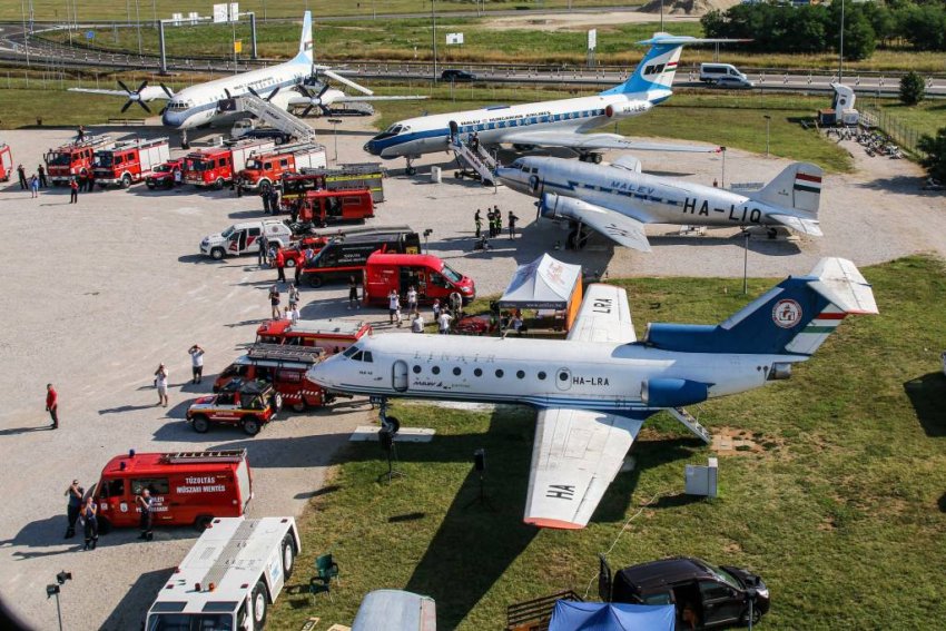 Ötven kéklámpás jármű költözik szombaton az Aeroparkba