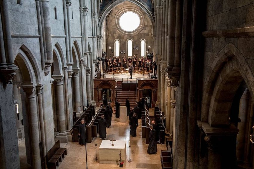 A bécsi Stephansdom orgonistája játszik karácsonykor Pannonhalmán