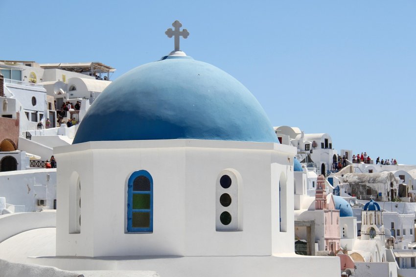 Santorini: történelmi emlékek, festői falvak és naplementék szigete