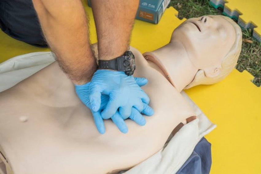 Újraélesztés: tízből négy szemtanú kezdi csak meg