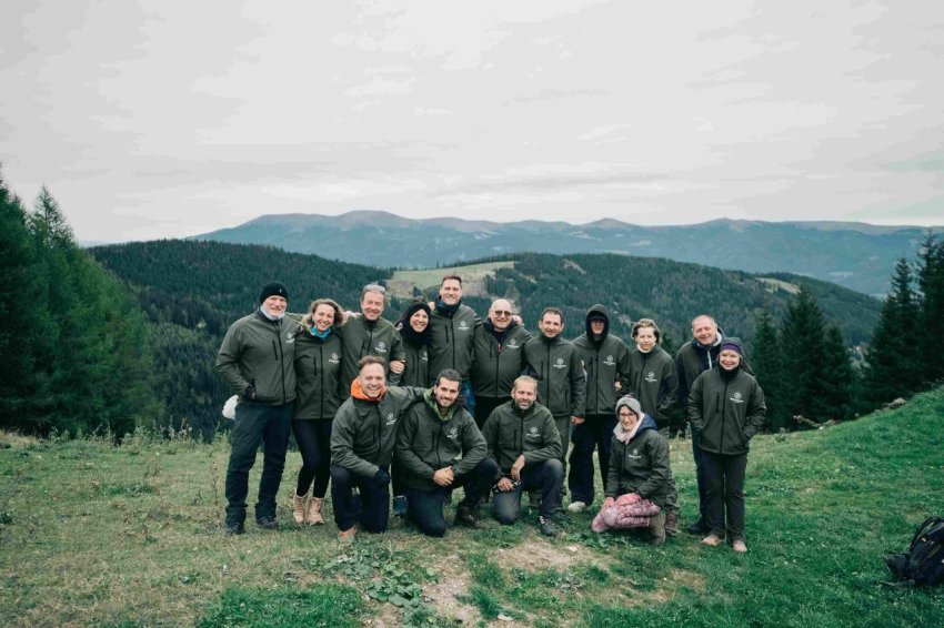 100 milliós luxus Porsche árából épít parkokat a zöld szervezet