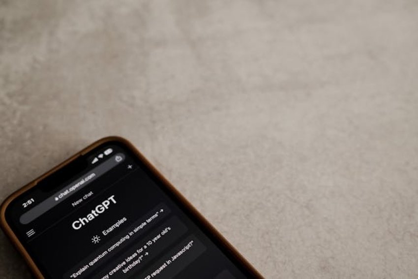 Véget ért az AI-„ingyen ebéd”: reklámokat kap a ChatGPT