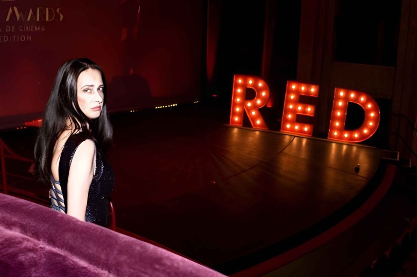 Goztola Lorent Kristina magyar tervező ruhájában nyűgözte le a francia filmes elitet a Reims-i Operaházban
