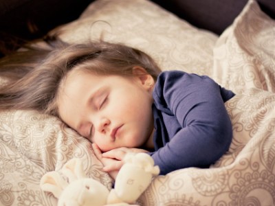 Álmatlan nappalok és éjszakák, avagy miért nem alszik a kisbabánk?