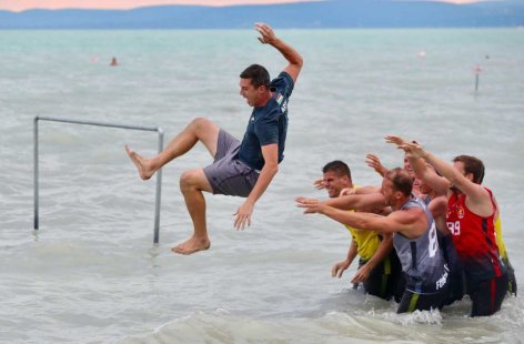 41 strandon indul a Mozdulj Balaton