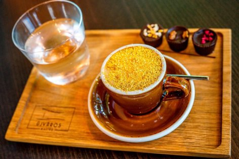 24 karátos arannyal szórják a cappuccinót egy magyar étteremben