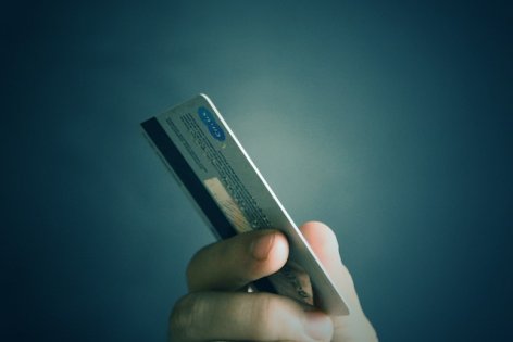 Bankkártya zsonglőr Oroszlányban