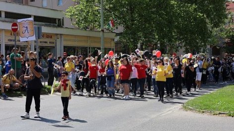 Fergeteges majális Oroszlányban