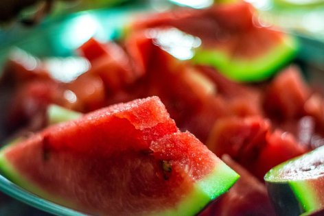 Sokan nem tudják: ezekre az ételekre és italokra figyeljünk a nyári hőségben