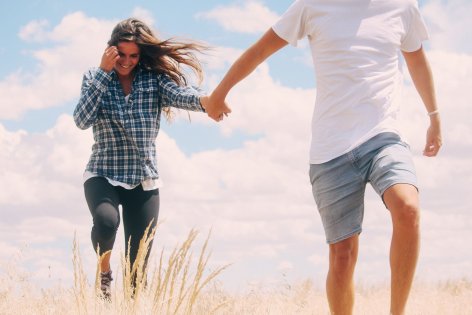Nyáron megduplázódik a társkeresők aktivitása