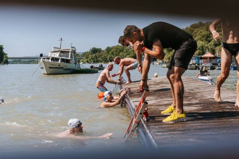 Több százan úszhatnak el Szentendrétől a Lupa-szigetig