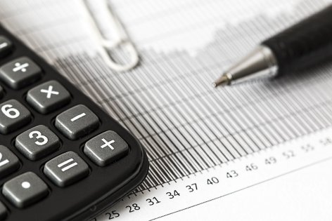Elfogadta az Országgyűlés az új adószabályokat: változások nem csak 2026-ra, de már az idei évre is