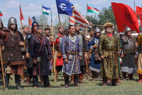 Harci bemutatók, lovasjátékok és tudományos előadások a bugaci pusztán