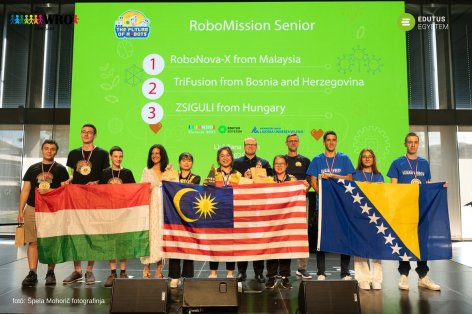 Bronzérmet szerzett a világ egyik legrangosabb robotépítési versenyén a Tatai Református Gimnázium csapata