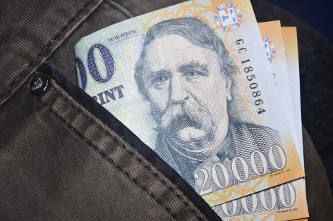Magyar átlagbér: közel 700 ezer forintnál jár a KSH szerint