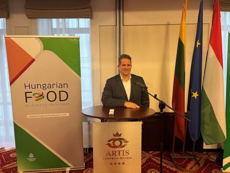 Vilniusban és Rigában is beleharaptak a magyar tojásfehérje szeletekbe