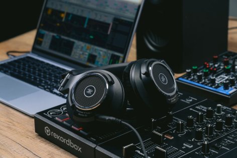 Nyitott kialakítás és open-ear technológia formálja a jövőt
