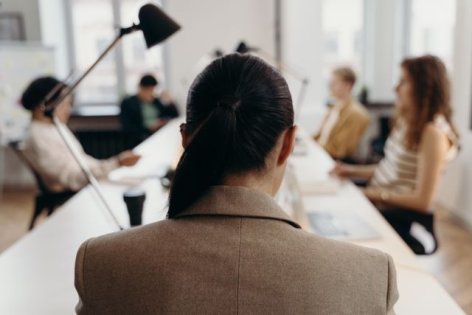 Az irodistáknak minden jár, a fizikai dolgozóknak semmi?
